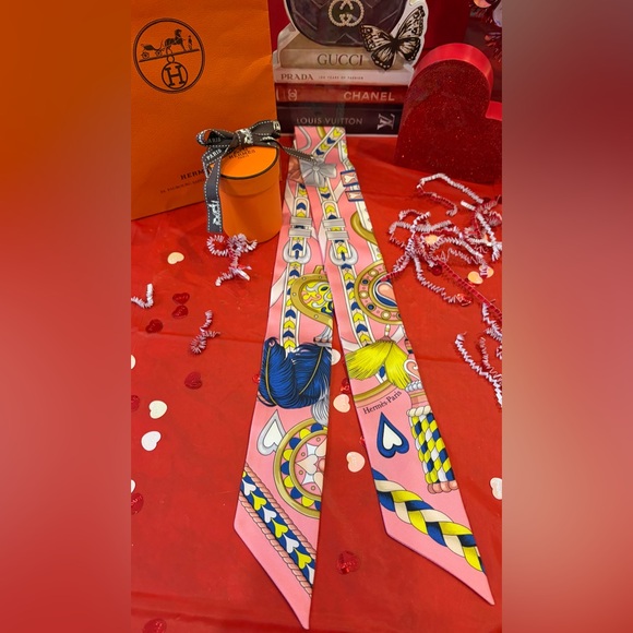 🧡💝HERMÈS TWILLY Pink/Yellow/Blue
Free Hermès Birkin Air Freshener & more💝🧡 - Picture 8 of 12